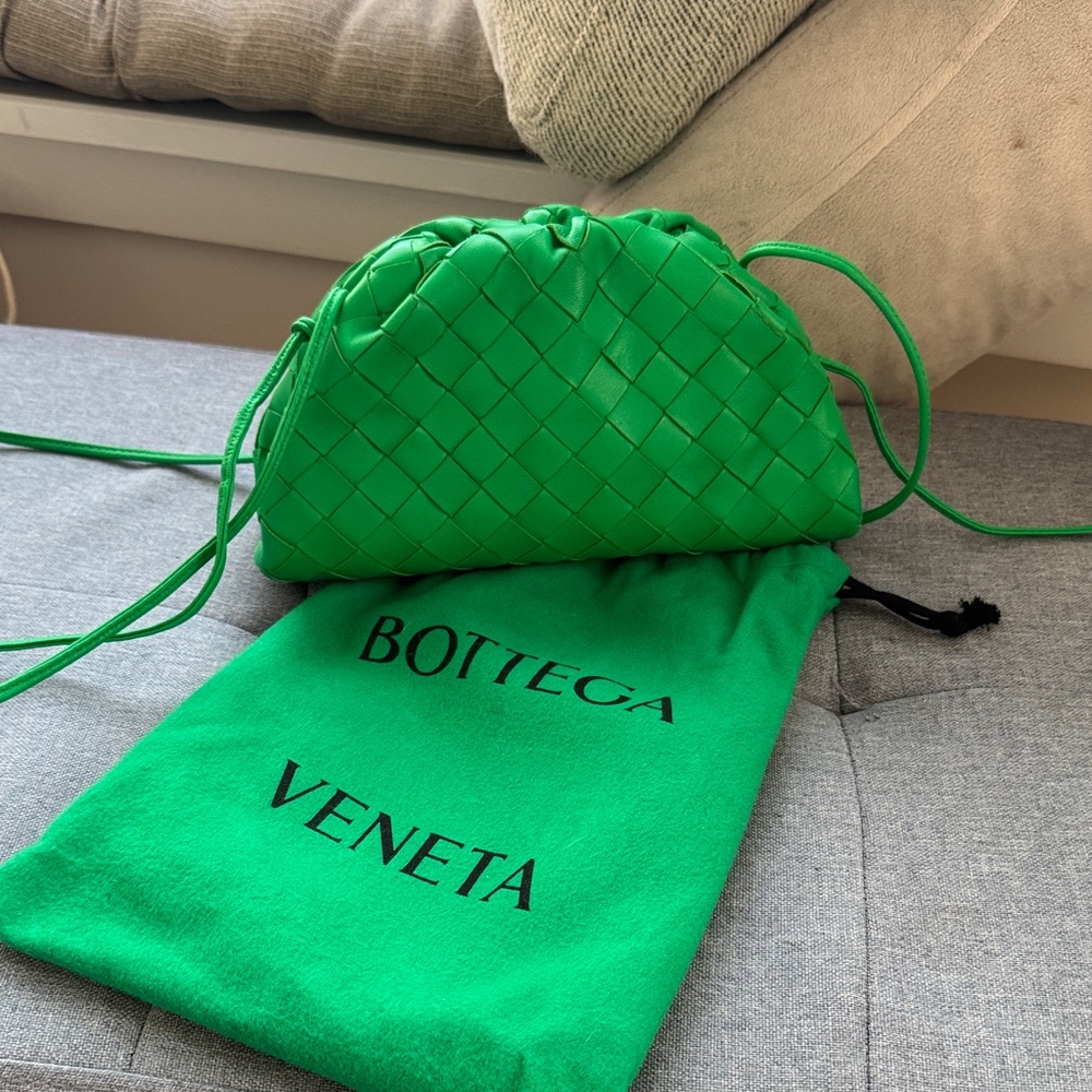 Bottega Veneta Vibrant Green Woven Clutch - never used - with receipt